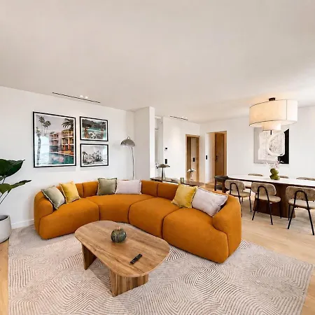 Apartment 8a- Facing Port And Town Hall *